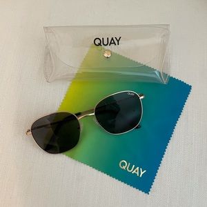 Quay Jezabell Sunglasses in Gold/Smoke